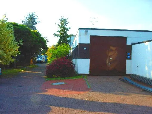 Stahlgeländer an einem Wohngebäude